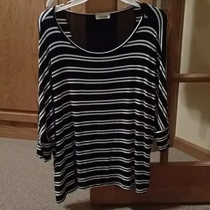 Cute black and white striped top